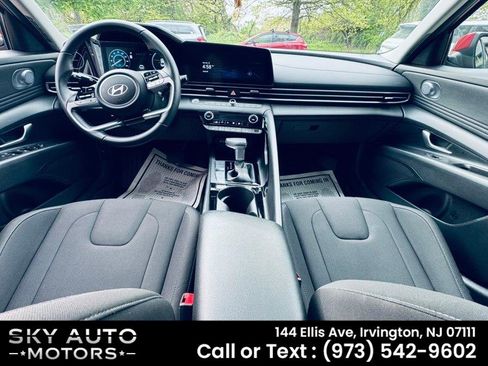 Used 2025 Hyundai Elantra SEL FWD image 7