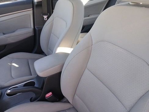 Used 2017 Hyundai Elantra SE image 14