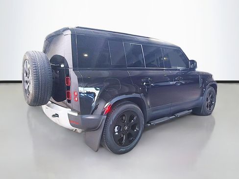 Used 2025 Land Rover Defender 110 S image 5