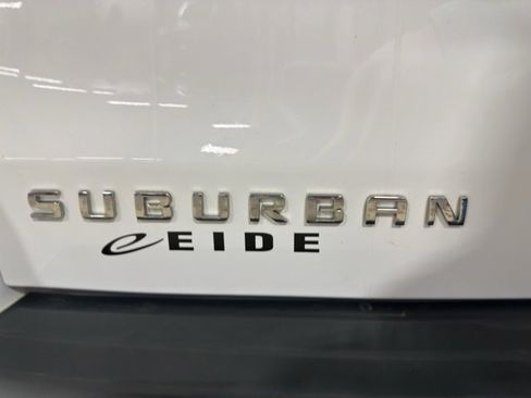 Used 2017 Chevrolet Suburban LT image 30