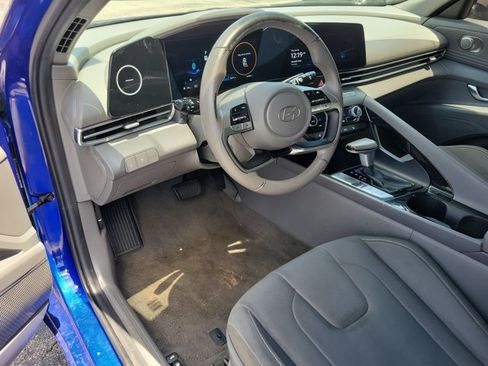 Used 2025 Hyundai Elantra SEL FWD image 5