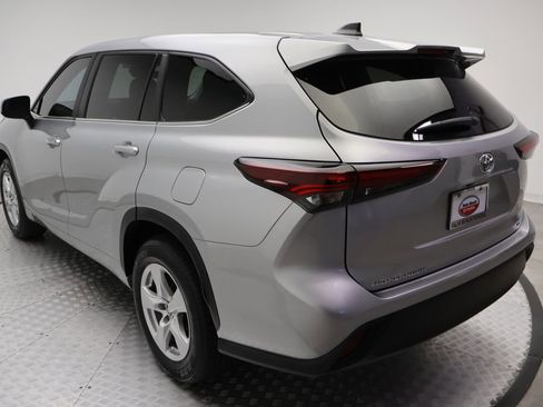 Certified 2024 Toyota Highlander LE image 11