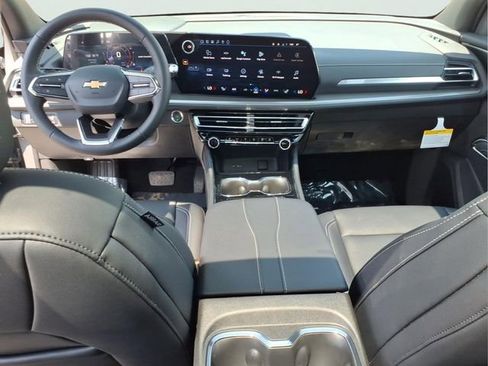 New 2026 Chevrolet Traverse LT w/ Sun and Wheel Package AWD/4WD image 12