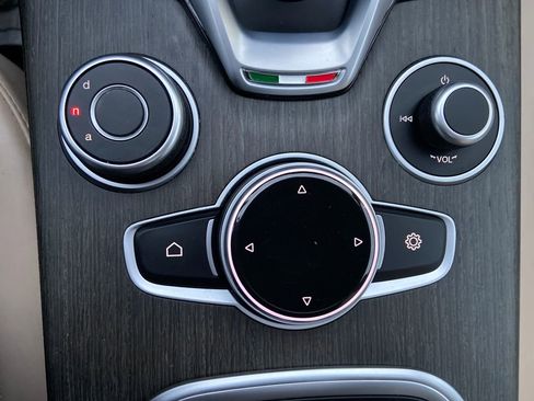 Used 2023 Alfa Romeo Stelvio Ti Lusso w/ Quick Order Package 22X Lusso image 37