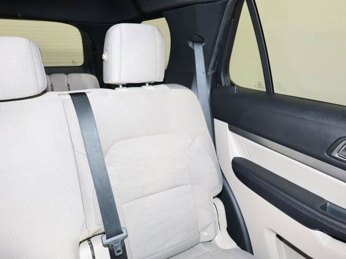 Used 2018 Ford Explorer XLT FWD image 14