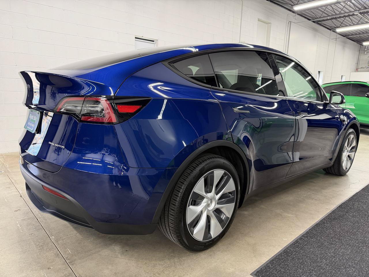 Used 2024 Tesla Model Y Long Range AWD/4WD image 4