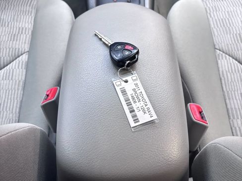 Used 2011 Toyota RAV4 4WD w/ Base L4 Extra Value Pkg image 17