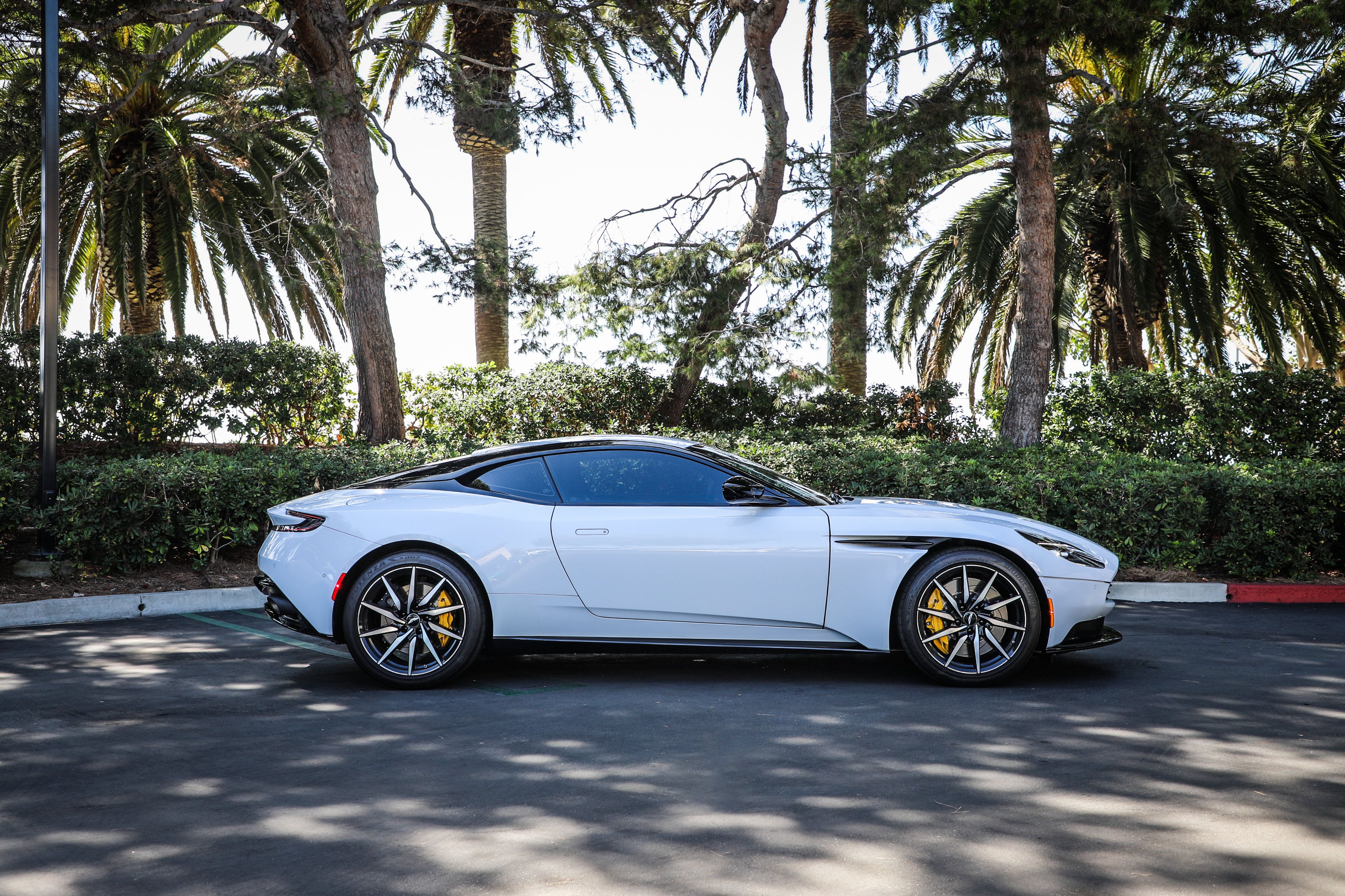 Used 2022 Aston Martin DB11 Coupe RWD image 26