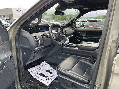 Used 2025 Ford Expedition Tremor AWD/4WD image 9