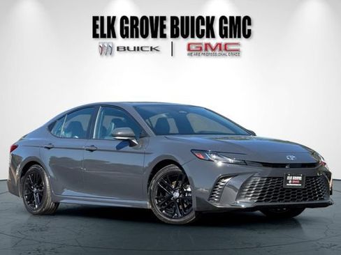 Used 2025 Toyota Camry SE FWD image 2