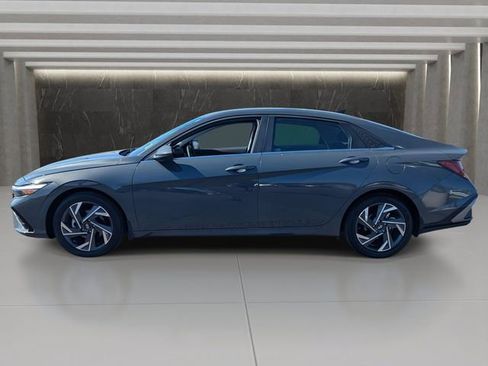Used 2024 Hyundai Elantra SEL w/ Convenience Package image 2