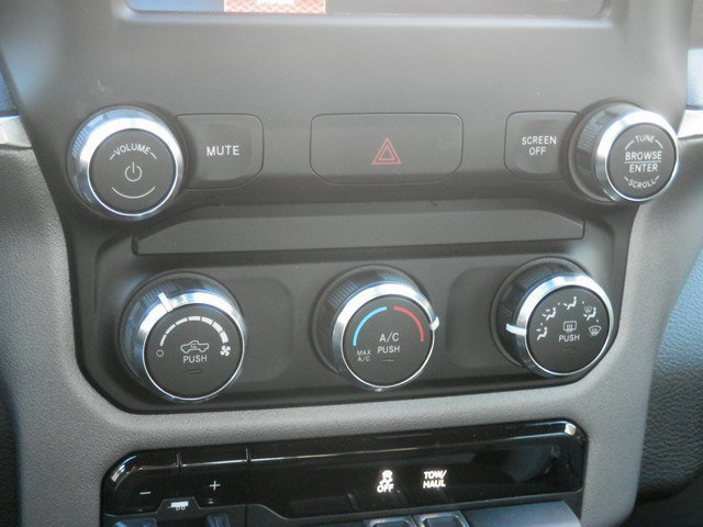Used 2024 RAM 2500 Big Horn AWD/4WD image 30