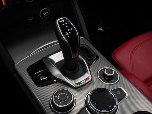 Used 2024 Alfa Romeo Stelvio Veloce image 36