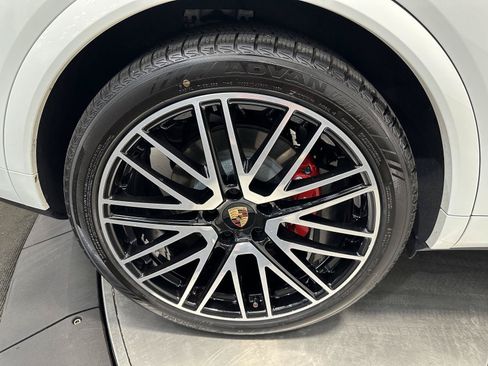 Used 2025 Porsche Cayenne S AWD/4WD image 13