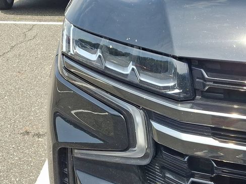 Certified 2022 Chevrolet Tahoe Z71 w/ Luxury Package AWD/4WD image 4