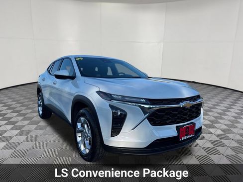Certified 2024 Chevrolet Trax LS w/ LS Convenience Package FWD image 8