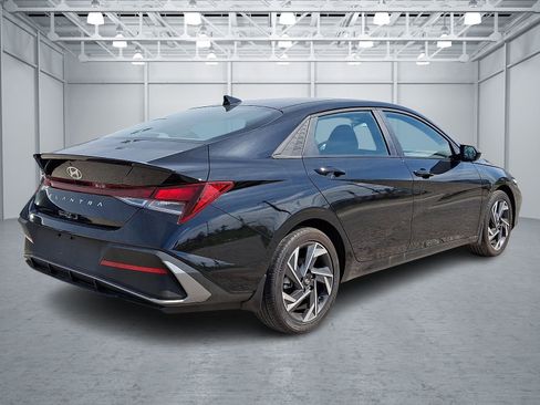 Certified 2025 Hyundai Elantra Sport FWD image 6