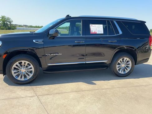 Used 2024 GMC Yukon SLT AWD/4WD image 6