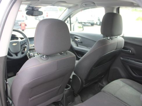 Used 2017 Chevrolet Trax LS FWD image 23