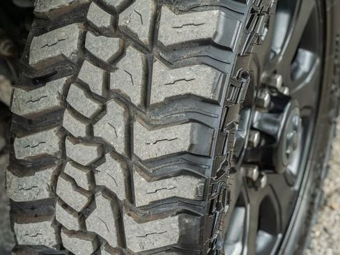 Used 2018 RAM 2500 Laramie w/ Sport Appearance Group image 16