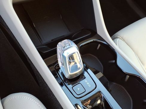 New 2026 Volvo XC40 B5 Ultra w/ Protection Package Premier image 23