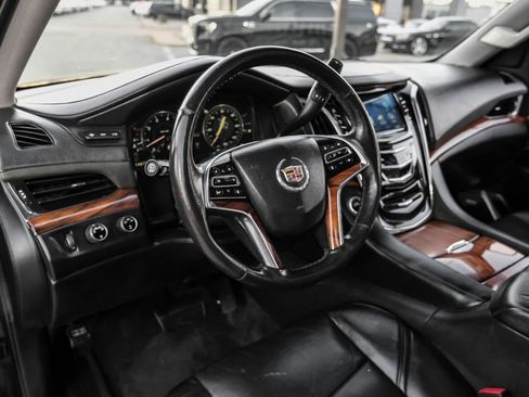 Used 2015 Cadillac Escalade Luxury image 13