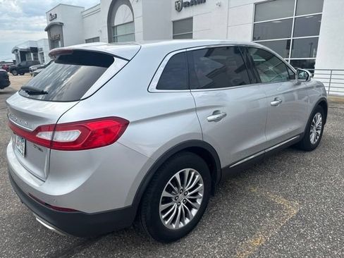 Used 2016 Lincoln MKX Select FWD image 4