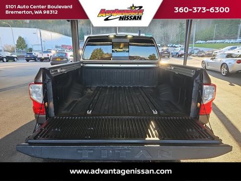 Used 2017 Nissan Titan SV image 20