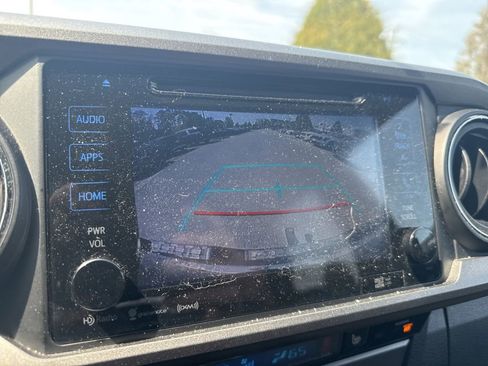 Used 2017 Toyota Tacoma TRD Sport w/ Premium & Technology Package image 12