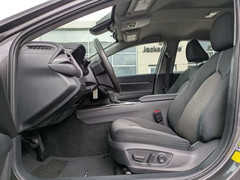 Used 2022 Toyota Camry LE FWD image 2