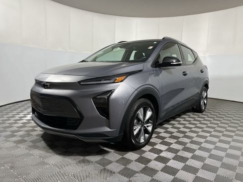 Used 2023 Chevrolet Bolt EUV LT w/ Convenience Package FWD image 4