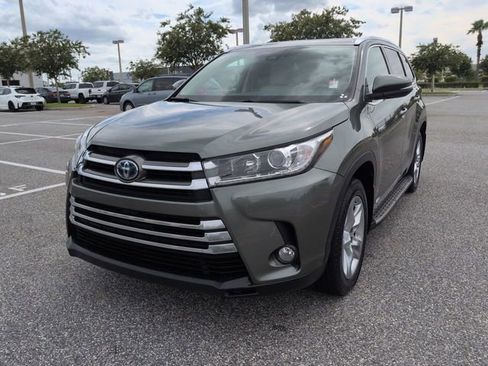 Used 2017 Toyota Highlander Limited AWD/4WD image 8