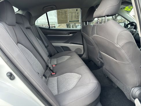 Used 2020 Toyota Camry LE image 22