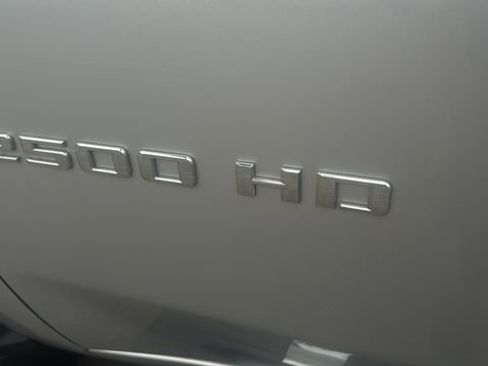 Used 2021 Chevrolet Silverado 2500 LTZ w/ LTZ Premium Package image 20