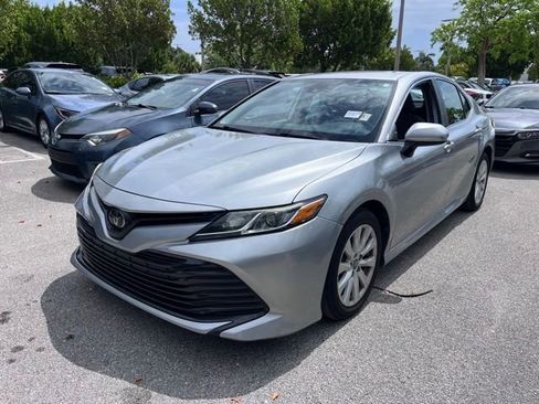 Used 2019 Toyota Camry LE FWD image 3
