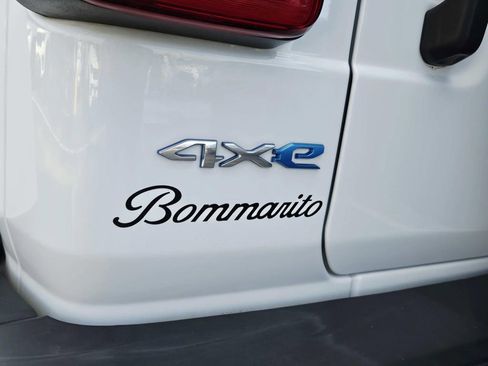 Used 2021 Jeep Wrangler Unlimited Sahara w/ Cold Weather Group image 16