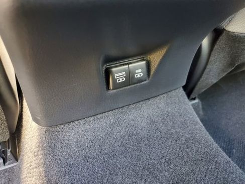 Used 2025 Toyota Camry SE FWD image 9