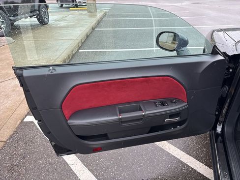 Used 2014 Dodge Challenger SRT8 w/ Harman/Kardon Audio Group RWD image 10