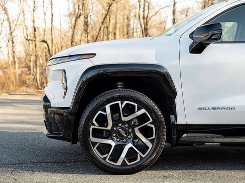 Used 2024 Chevrolet Silverado EV RST AWD/4WD image 10