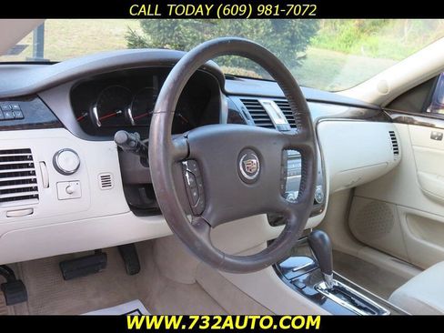 Used 2009 Cadillac DTS w/ Sun And Sound Package FWD image 22
