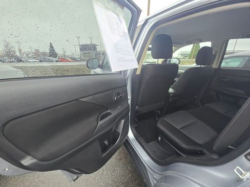 Used 2016 Mitsubishi Outlander ES image 12