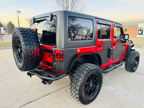 Used 2012 Jeep Wrangler Unlimited Sport image 3