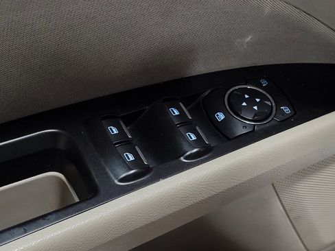 Used 2017 Ford Fusion SE w/ Fusion SE Technology Package FWD image 27