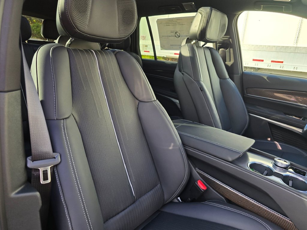 New 2027 Cadillac Vistiq Luxury AWD/4WD image 10