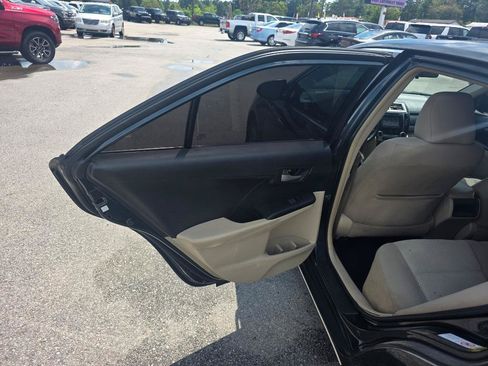 Used 2014 Toyota Camry LE FWD image 8