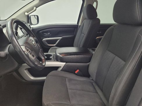 Used 2018 Nissan Titan SV w/ SV Convenience Package image 17