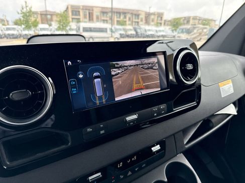 Used 2025 Mercedes-Benz Sprinter 2500 image 29