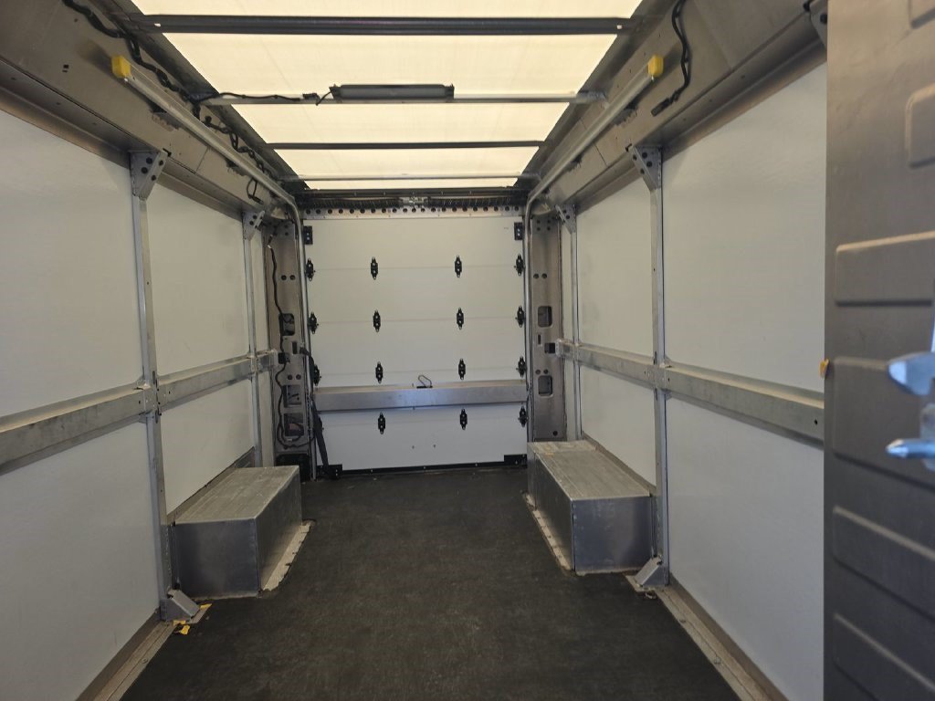 Used 2024 Chevrolet Brightdrop 600 w/ Commercial Equipment Package AWD/4WD image 8