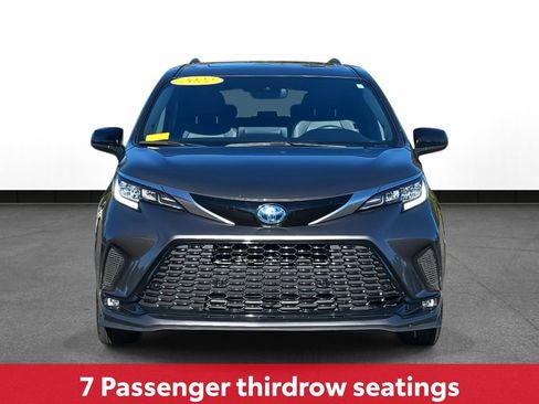 Certified 2022 Toyota Sienna XSE image 3