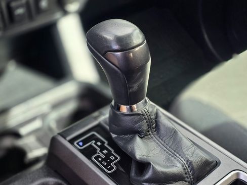 Used 2022 Toyota Tacoma TRD Off-Road w/ Technology Package image 41